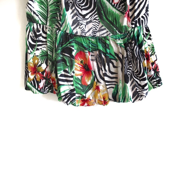 NWOT New York & Co. Tropical Zebra 7th Avenue Short Sleeve Top Small - Picture 3 of 11